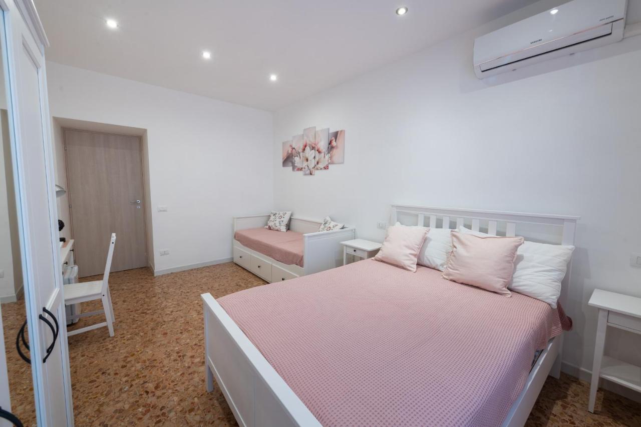 Casa Rosa Beige E Blu Apartment โรม ภายนอก รูปภาพ
